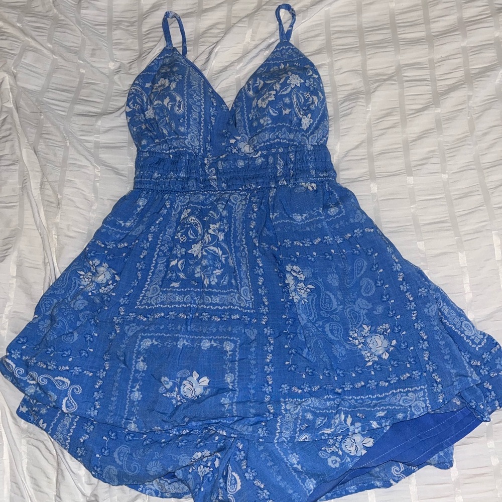 New Summer Hollister Blue and White Floral Romper Size small